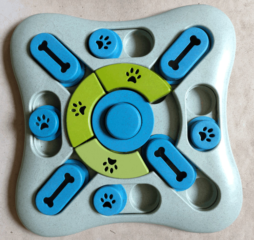 Jouet, interactif et mentalement stimulant pour le chien.